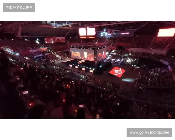 选手出场仪式气氛高涨 观众欢呼声点燃赛场