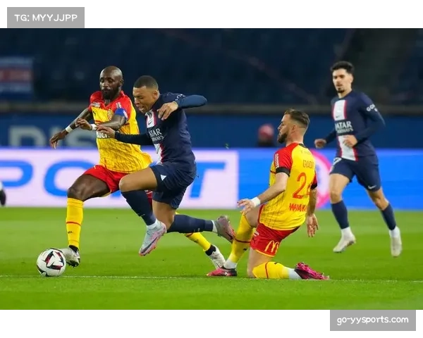 朗斯客场2-1击败昂热，时隔21年再度登顶法甲积分榜