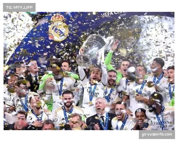 皇马球迷伯纳乌高歌致敬伤退贝林厄姆，展现俱乐部凝聚力